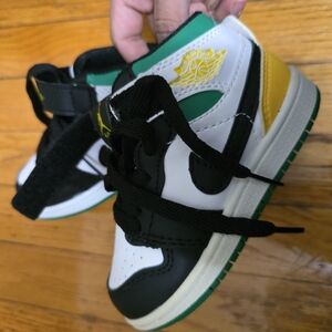 Nike Air Jordan Boys Sneakers Size 25